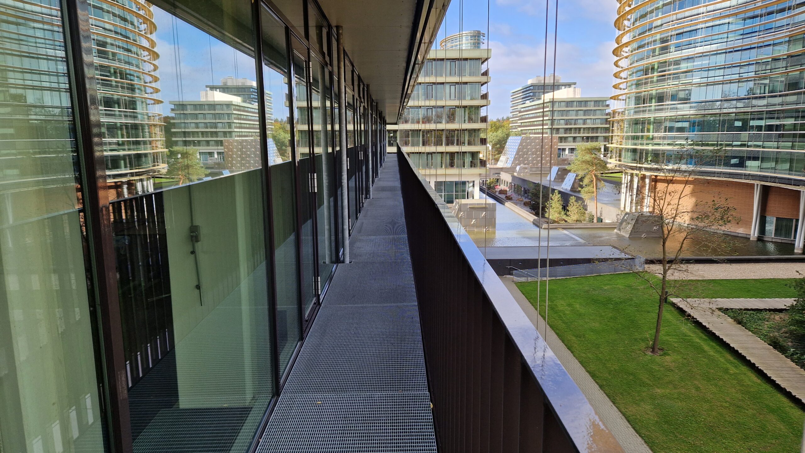 Rijksvastgoedbedrijf, groot complex te Apeldoorn