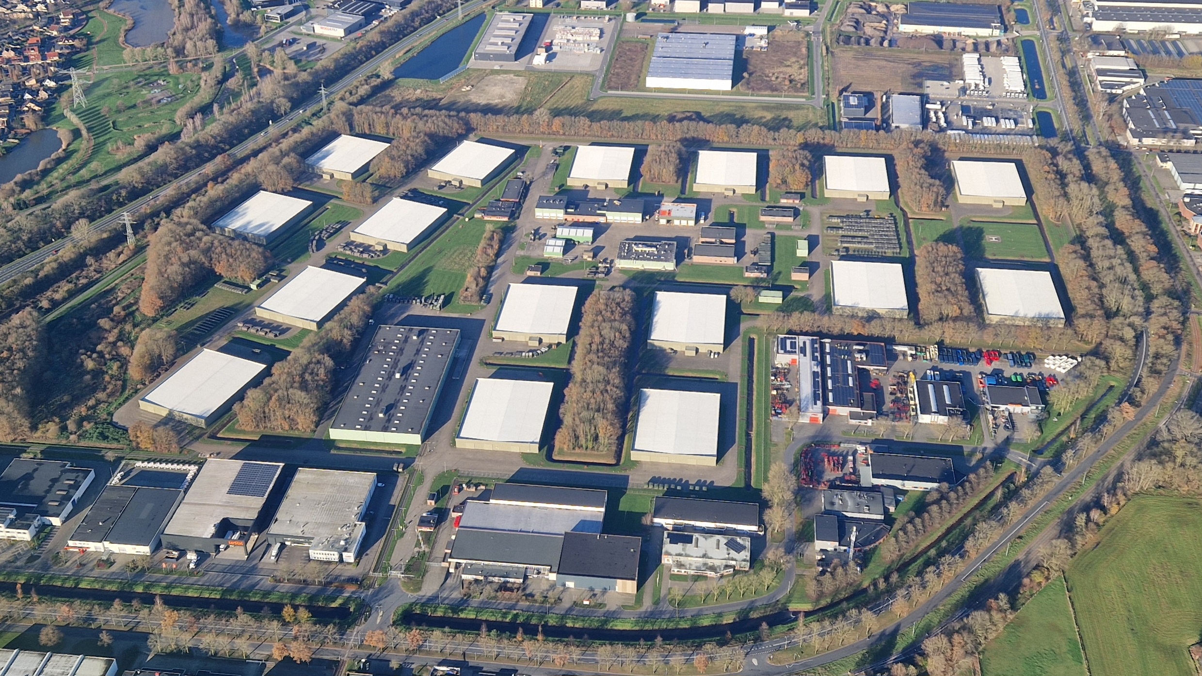 Rijksvastgoedbedrijf, groot complex te Vriezenveen 3